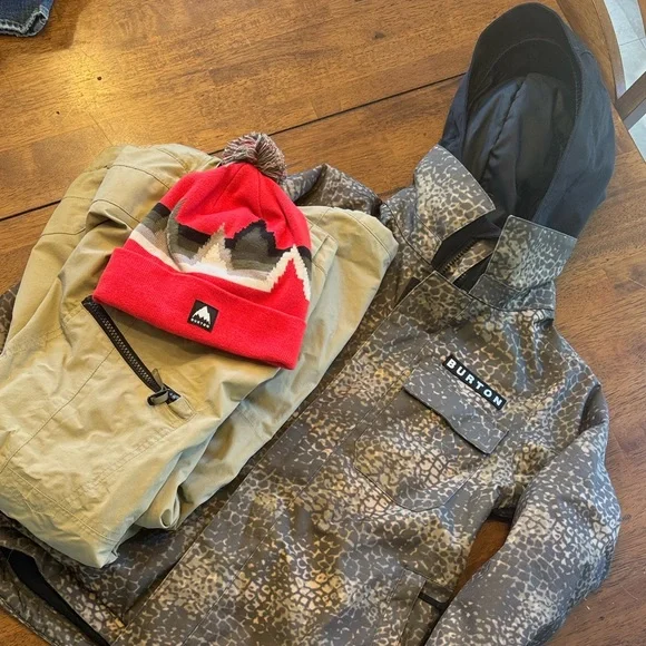 Burton Camo Jacket with Red Patterned Beanie - Picture 1 of 7